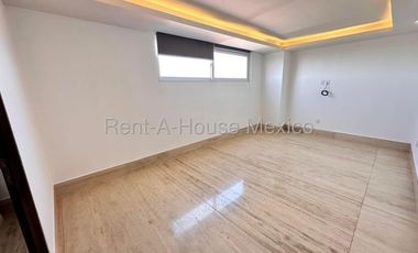 Casa con 3 recámaras y cuarto de servicio. El Campanario, RENTA