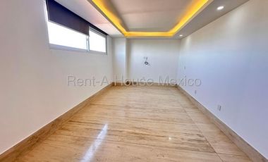 Casa con 3 recámaras y cuarto de servicio. El Campanario, RENTA