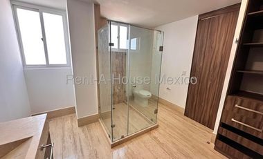 Casa con 3 recámaras y cuarto de servicio. El Campanario, RENTA