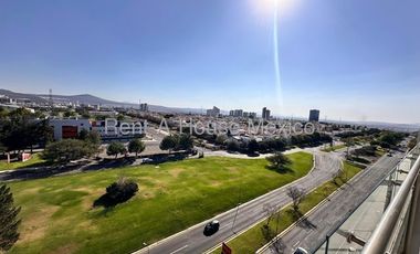 Casa con 3 recámaras y cuarto de servicio. El Campanario, RENTA