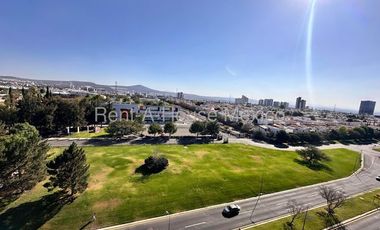 Casa con 3 recámaras y cuarto de servicio. El Campanario, RENTA