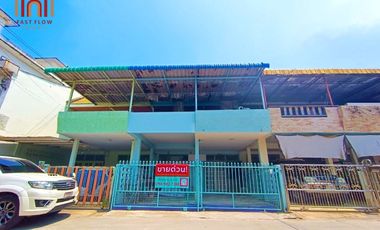 Selling a townhouse in the Thara Buasawan project, on the main road of Asia, Mahathep Alley, near Central Nakhon Sawan SU