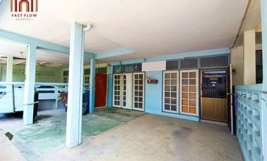 Selling a townhouse in the Thara Buasawan project, on the main road of Asia, Mahathep Alley, near Central Nakhon Sawan SU