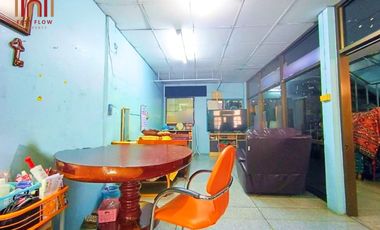 Selling a townhouse in the Thara Buasawan project, on the main road of Asia, Mahathep Alley, near Central Nakhon Sawan SU