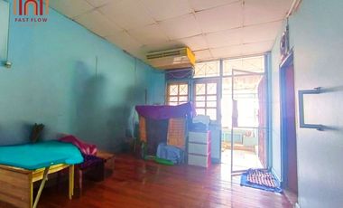 Selling a townhouse in the Thara Buasawan project, on the main road of Asia, Mahathep Alley, near Central Nakhon Sawan SU