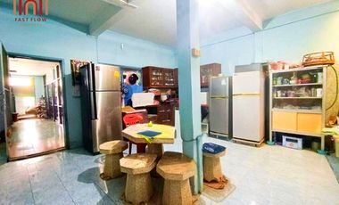 Selling a townhouse in the Thara Buasawan project, on the main road of Asia, Mahathep Alley, near Central Nakhon Sawan SU