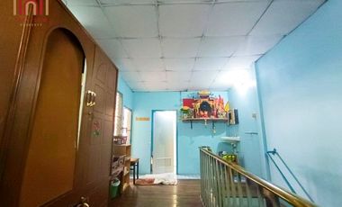 Selling a townhouse in the Thara Buasawan project, on the main road of Asia, Mahathep Alley, near Central Nakhon Sawan SU