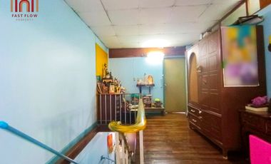 Selling a townhouse in the Thara Buasawan project, on the main road of Asia, Mahathep Alley, near Central Nakhon Sawan SU