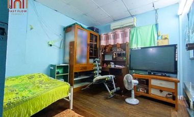 Selling a townhouse in the Thara Buasawan project, on the main road of Asia, Mahathep Alley, near Central Nakhon Sawan SU