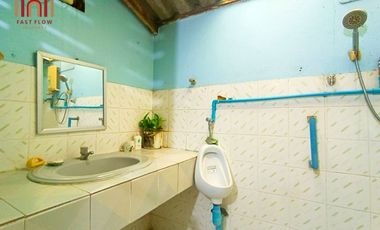Selling a townhouse in the Thara Buasawan project, on the main road of Asia, Mahathep Alley, near Central Nakhon Sawan SU