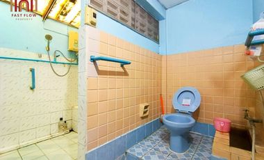 Selling a townhouse in the Thara Buasawan project, on the main road of Asia, Mahathep Alley, near Central Nakhon Sawan SU
