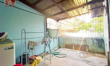 Selling a townhouse in the Thara Buasawan project, on the main road of Asia, Mahathep Alley, near Central Nakhon Sawan SU