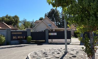 Vendo casa en Condominio del Real 3 Sector Residencial Jardin del Este a pasos de calle Vicente Mendez comuna de Chillán