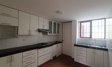 Las Gardenias Surco amplio departamento cerca a parque