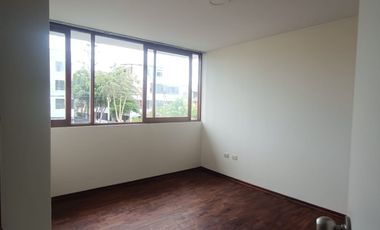 Las Gardenias Surco amplio departamento cerca a parque