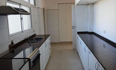 Gran Departamento 4 Ambientes en Belgrano con Cochera Fija