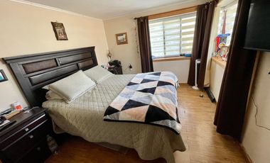 SE VENDE HERMOSA Y ACOGEDORA CASA CON PISCINA A PASOS DE LA ESTACIÓN SARGENTO ALDEA EN VILLA ALEMANA - V REGIÓN!
