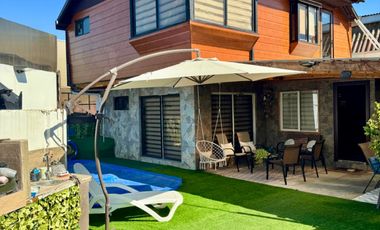 SE VENDE HERMOSA Y ACOGEDORA CASA CON PISCINA A PASOS DE LA ESTACIÓN SARGENTO ALDEA EN VILLA ALEMANA - V REGIÓN!