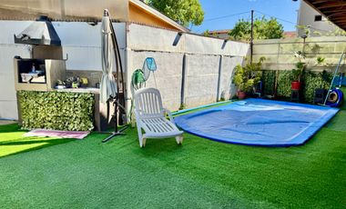 SE VENDE HERMOSA Y ACOGEDORA CASA CON PISCINA A PASOS DE LA ESTACIÓN SARGENTO ALDEA EN VILLA ALEMANA - V REGIÓN!