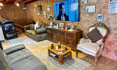 SE VENDE HERMOSA Y ACOGEDORA CASA CON PISCINA A PASOS DE LA ESTACIÓN SARGENTO ALDEA EN VILLA ALEMANA - V REGIÓN!
