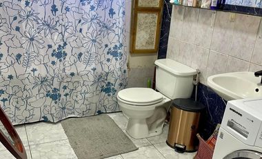 SE VENDE HERMOSA Y ACOGEDORA CASA CON PISCINA A PASOS DE LA ESTACIÓN SARGENTO ALDEA EN VILLA ALEMANA - V REGIÓN!