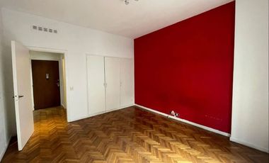 Monoambiente en Edificio Talcahuano y Av Santa Fe