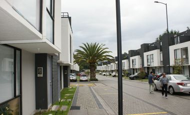 Renta - Arriendo - Casa - Tumbaco - Quito - Ecuador