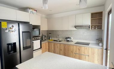 Casa Amoblada en Alquiler - Urbanización Manta Tenis