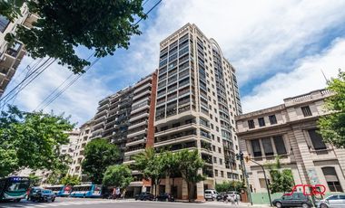 Impecable Piso Muy Luminoso con Cochera Fija - Palermo Chico