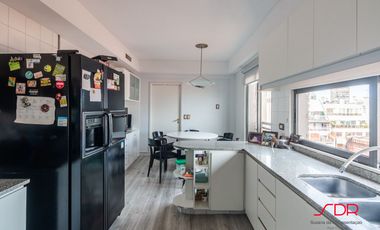 Impecable Piso Muy Luminoso con Cochera Fija - Palermo Chico