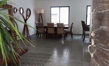 Casa con amplias recamaras y cuarto de juegos