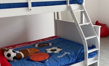 Casa con amplias recamaras y cuarto de juegos