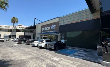 SE RENTA LOCAL COMERCIAL PLAZA CENTRO MAYOR ZAVALETA