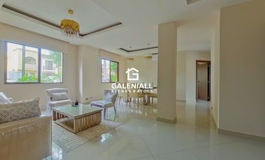 Apartamento de 3 Habitaciones en Venta en Planta Baja en Urb. La Riviera con Patio y Muebles de diseñadora