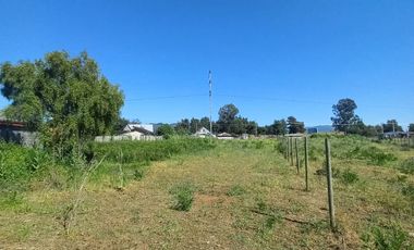 Se vende terreno 2.500 m2 frente a Balnerario Lago Colbun Machicura