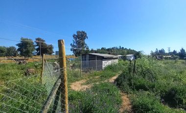 Se vende terreno 2.500 m2 frente a Balnerario Lago Colbun Machicura