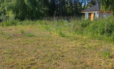 Se vende terreno 2.500 m2 frente a Balnerario Lago Colbun Machicura