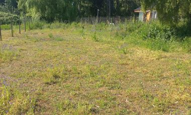 Se vende terreno 2.500 m2 frente a Balnerario Lago Colbun Machicura