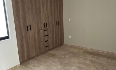 Casa con recámara en PB