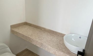Casa con recámara en PB