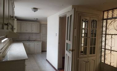 Venta de Casa Rentera para Negocio o Vivienda, El Batán, Zona Parque Metropolitano