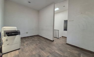 🏭 Bodega Comercial en Renta  con oficinas en  San Mateo Atenco 🏭 Sobre Av. de las Torres a unos pasos de la estación del Tren