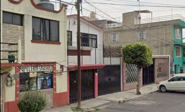 Casa En Venta En Fiscales 44, Amp El Sifón, 09400 Ciudad De México