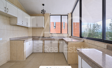 Departamento en Arriendo en La Primavera - Cumbayá de 3habitaciones