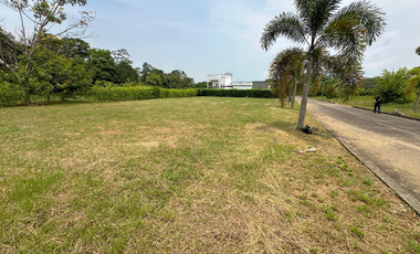 Lote en el condominio santa fiora en la vereda de Apiay