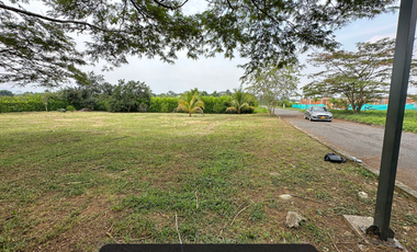 Lote en el condominio santa fiora en la vereda de Apiay