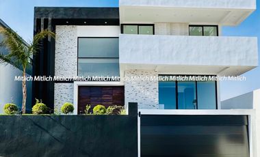 CASA EN VENTA ZONA CANTERAS $12,500,000.
