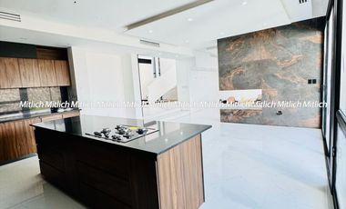 CASA EN VENTA ZONA CANTERAS $12,500,000.