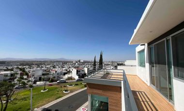 CASA DE AUTOR, DE 4 RECÁMARAS CON ROOF GARDEN,  JARDÍN, HERMOSAS VISTAS EN EL REFUGIO QUERÉTARO