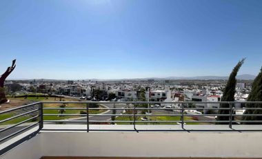 CASA DE AUTOR, DE 4 RECÁMARAS CON ROOF GARDEN,  JARDÍN, HERMOSAS VISTAS EN EL REFUGIO QUERÉTARO